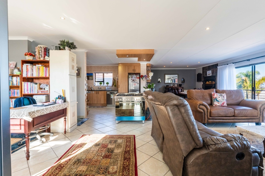 4 Bedroom Property for Sale in Menkenkop Western Cape